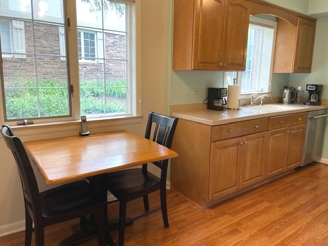 5814 Wolf Road #B-2, Western Springs, IL 60558