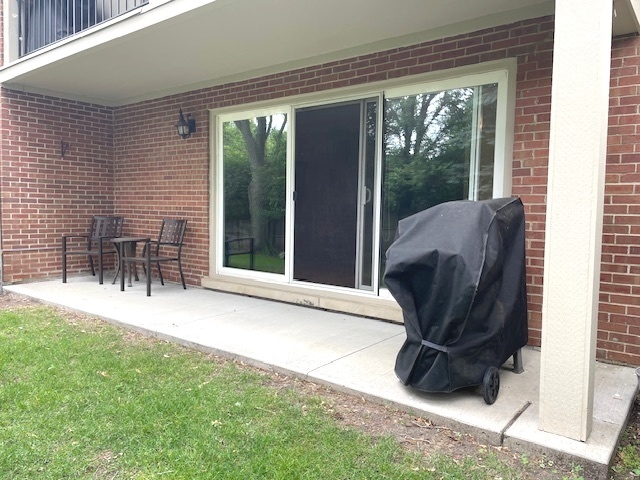 5814 Wolf Road #B-2, Western Springs, IL 60558