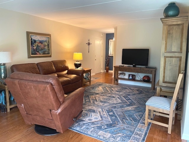 5814 Wolf Road #B-2, Western Springs, IL 60558