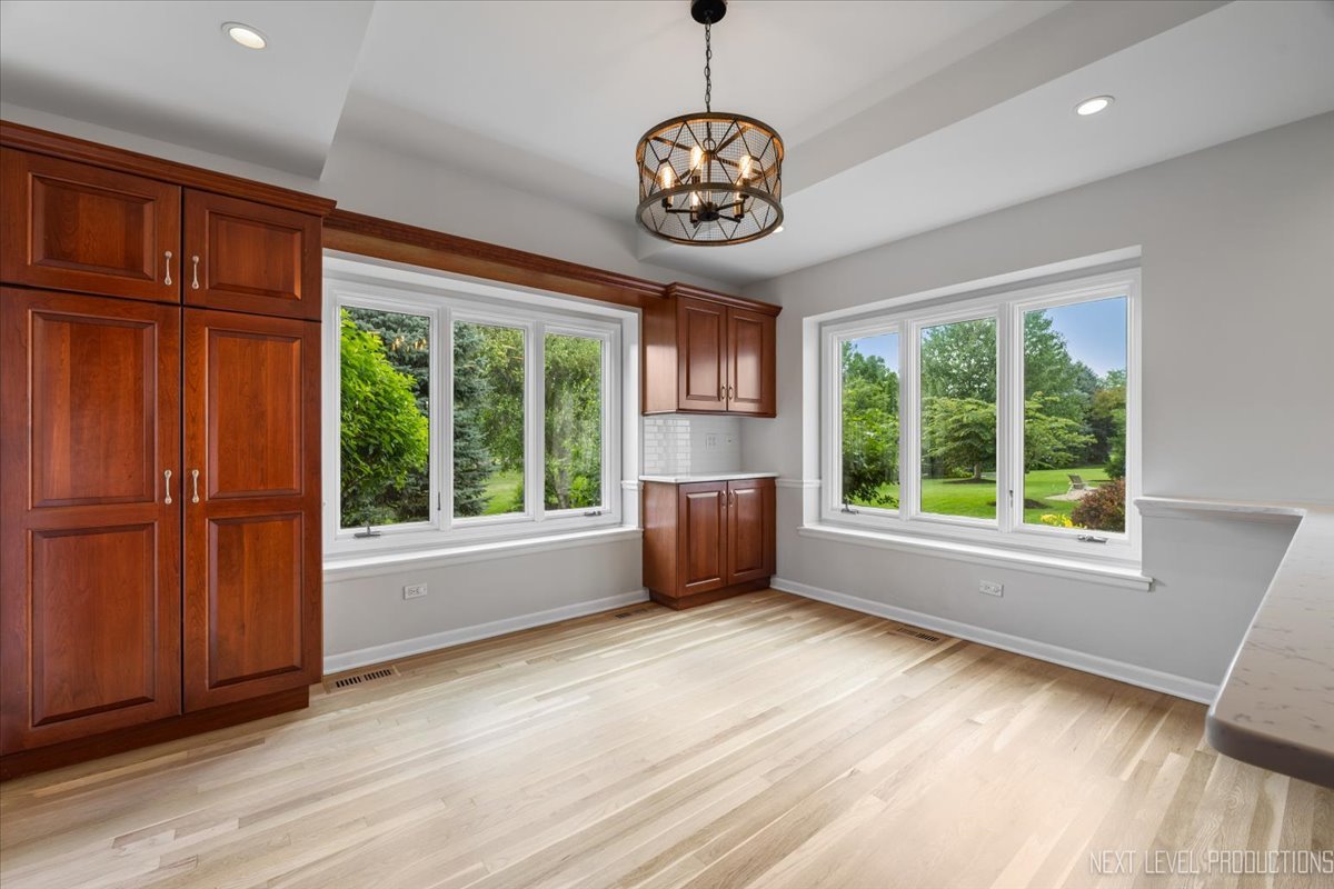 2802 Wedgewood Drive, Naperville, IL 60565