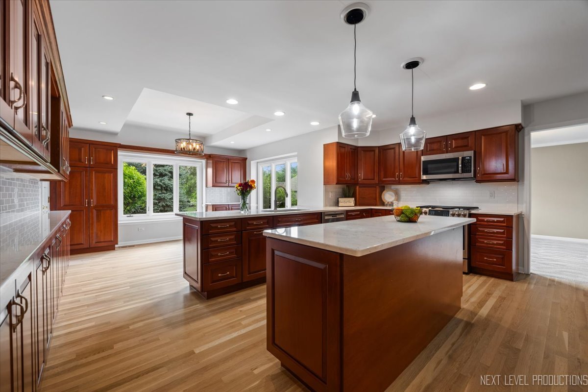 2802 Wedgewood Drive, Naperville, IL 60565