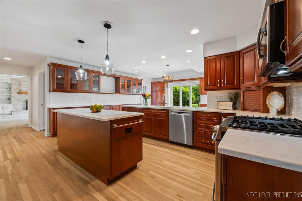 2802 Wedgewood Drive, Naperville, IL 60565