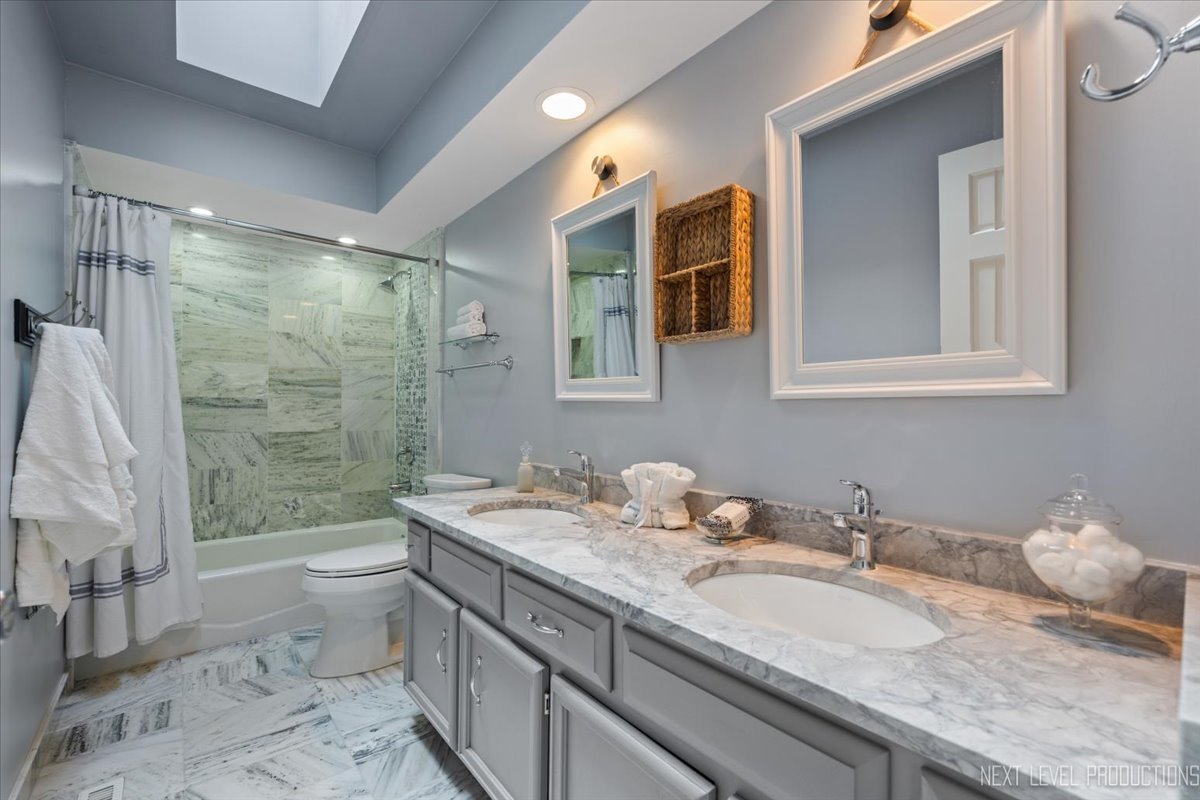 2802 Wedgewood Drive, Naperville, IL 60565