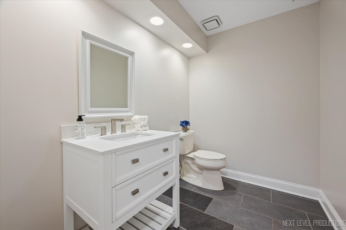 2802 Wedgewood Drive, Naperville, IL 60565