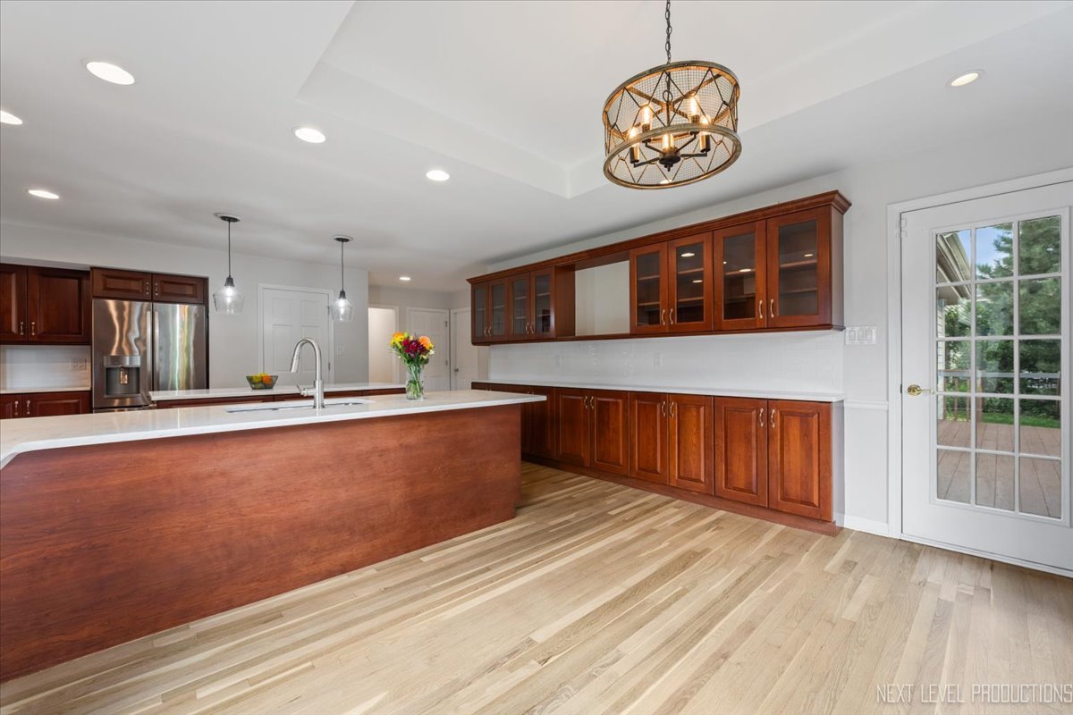 2802 Wedgewood Drive, Naperville, IL 60565