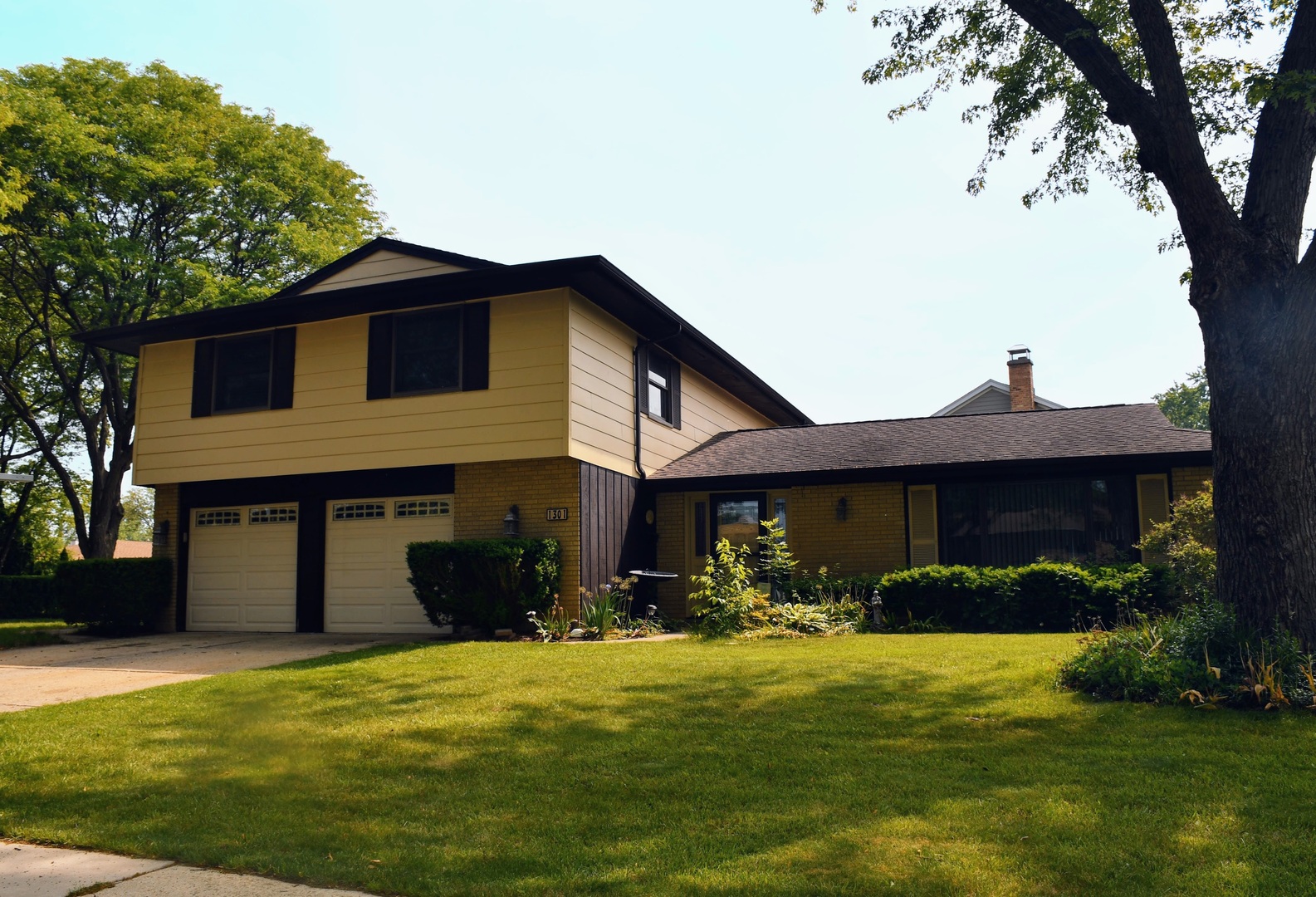 1301 Fairlane Drive, Schaumburg, IL 60193