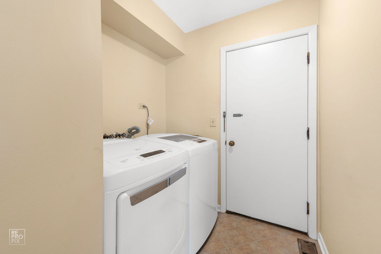 3141 CENTENNIAL Court, Highland Park, IL 60035