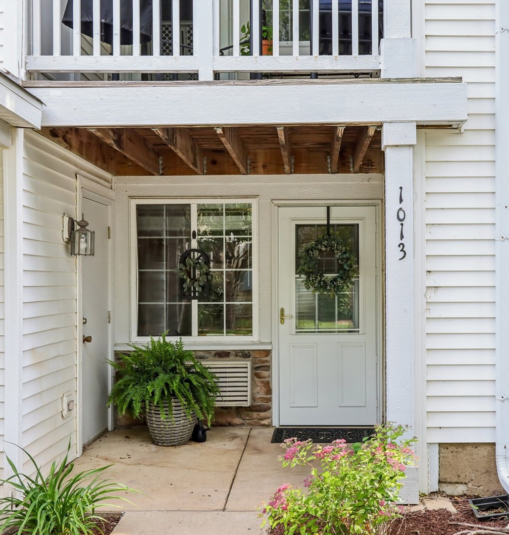 1013 Silverstone Drive #1013, Carpentersville, IL 60110