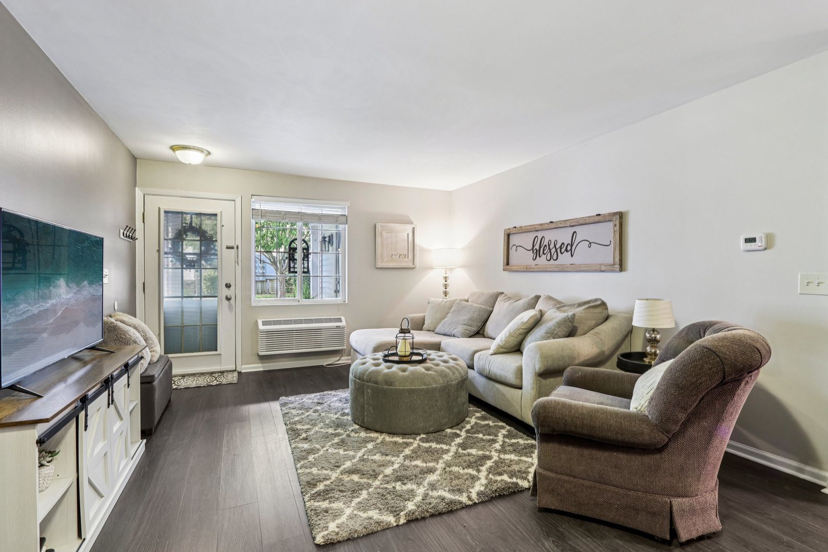 1013 Silverstone Drive #1013, Carpentersville, IL 60110