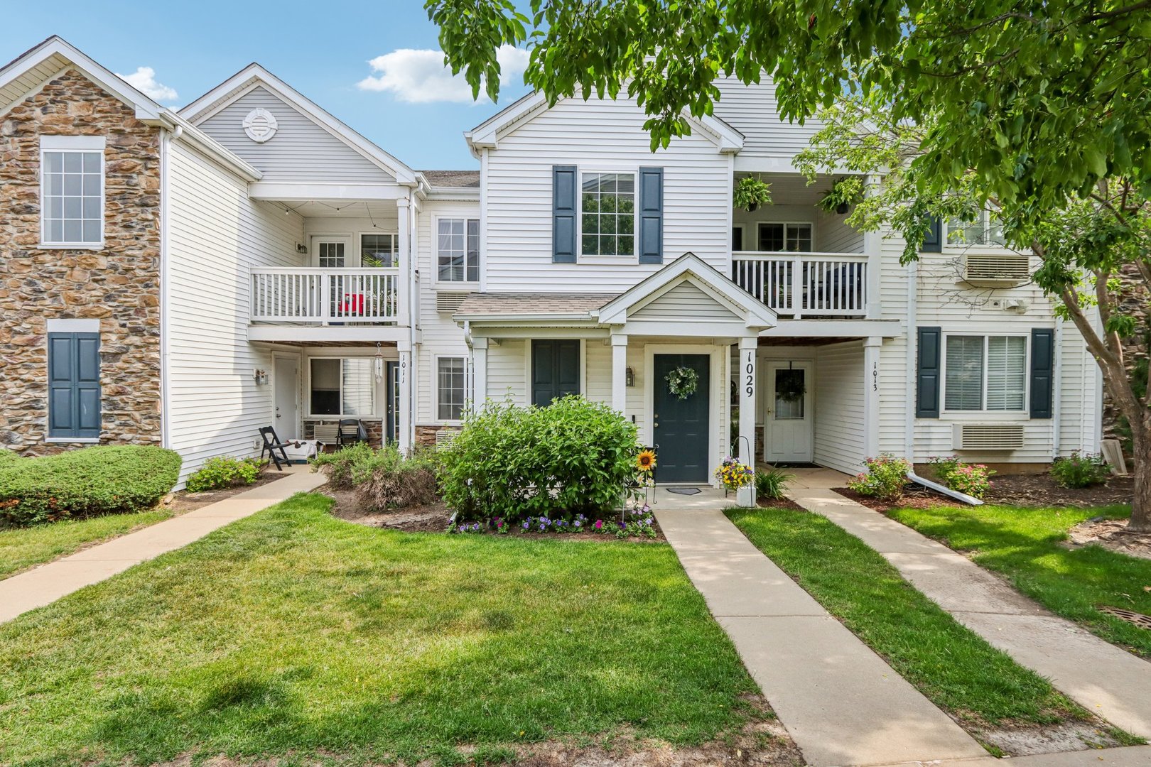 1013 Silverstone Drive #1013, Carpentersville, IL 60110