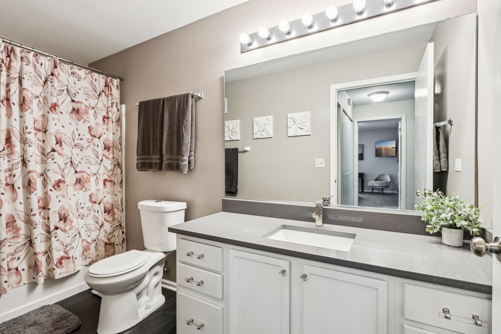 1013 Silverstone Drive #1013, Carpentersville, IL 60110