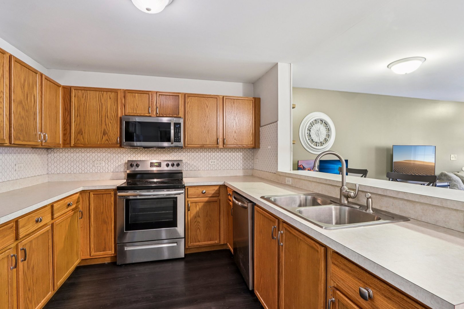 1013 Silverstone Drive #1013, Carpentersville, IL 60110