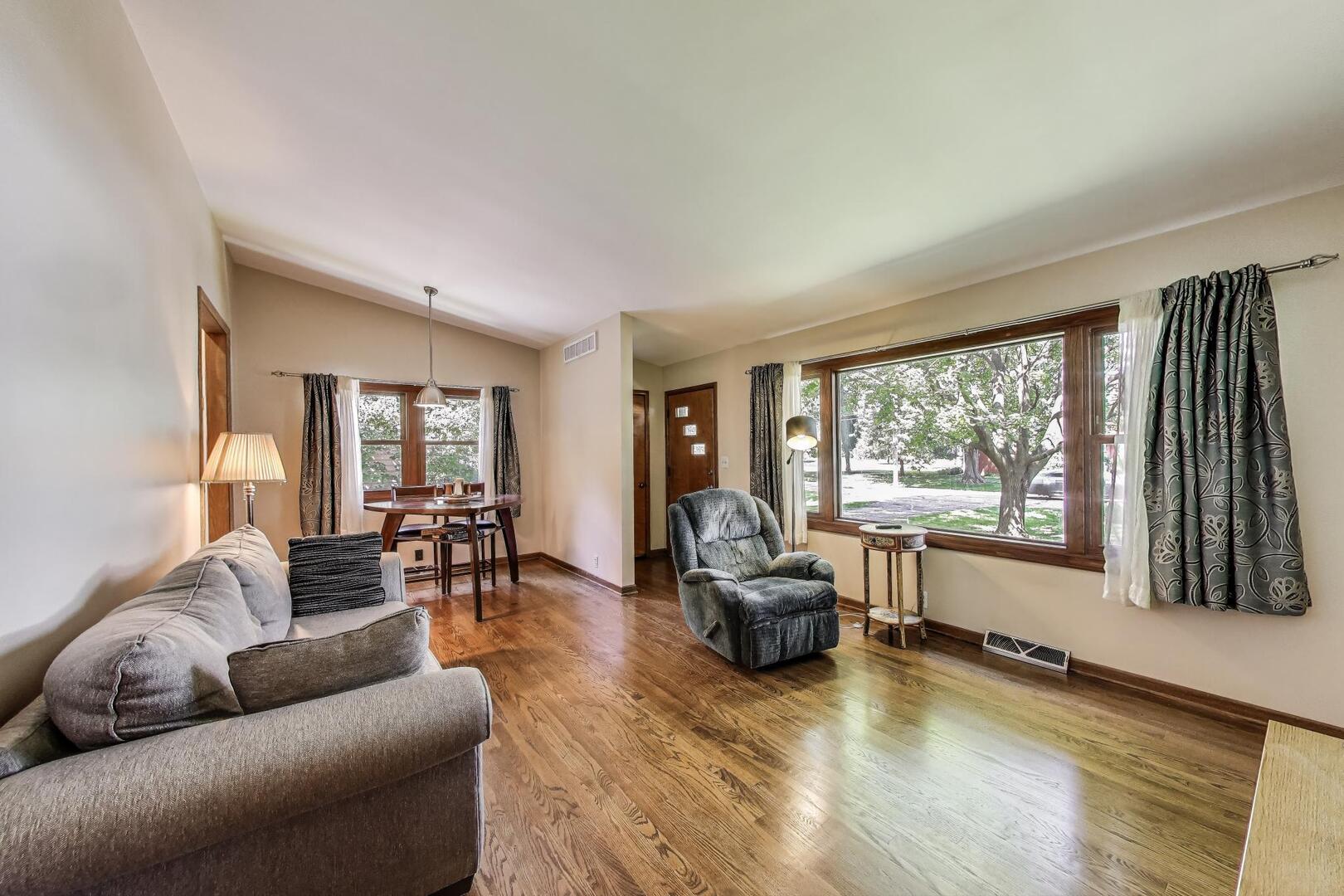 312 Douglas Road, Batavia, IL 60510