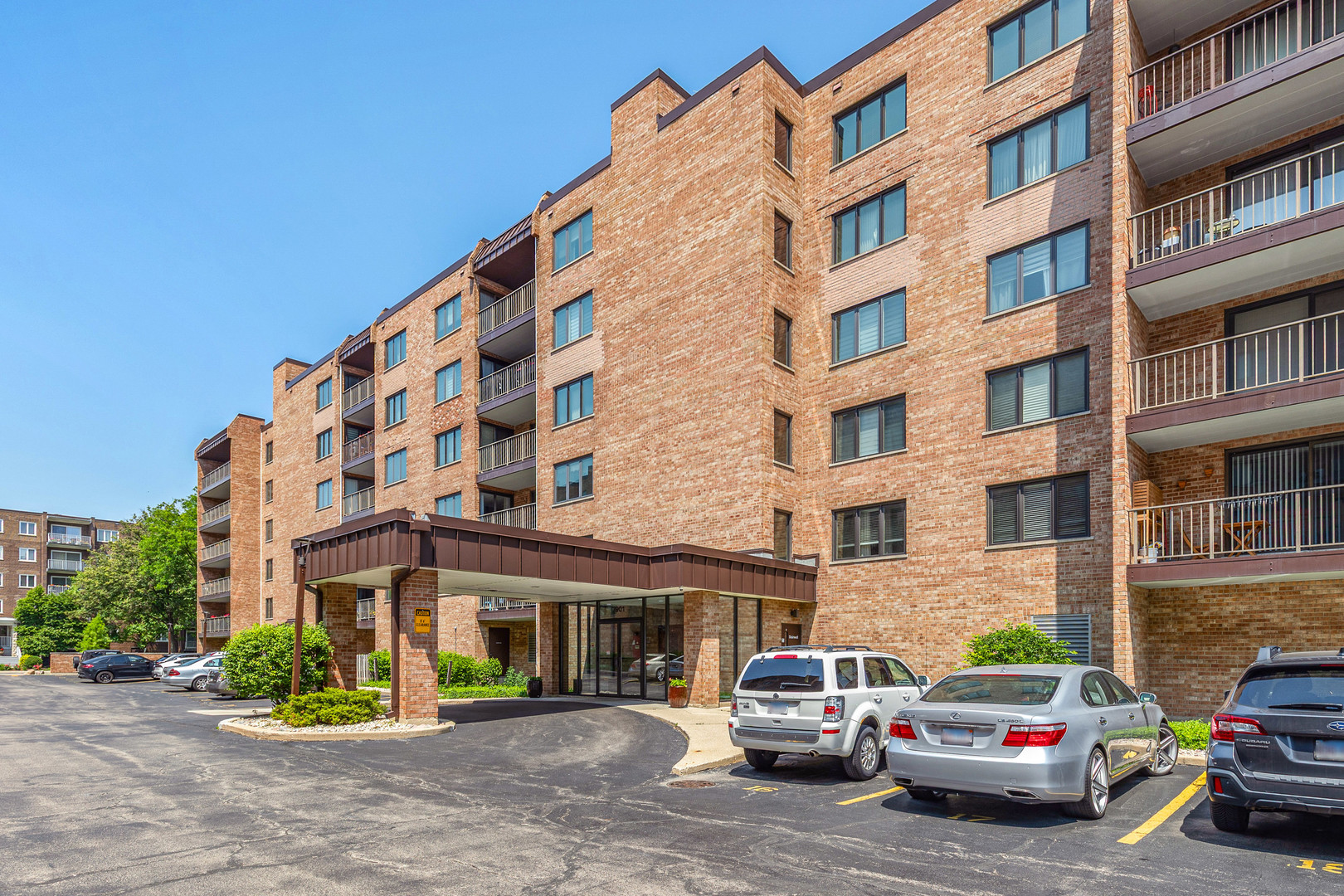 901 Center Street #305, Des Plaines, IL 60016