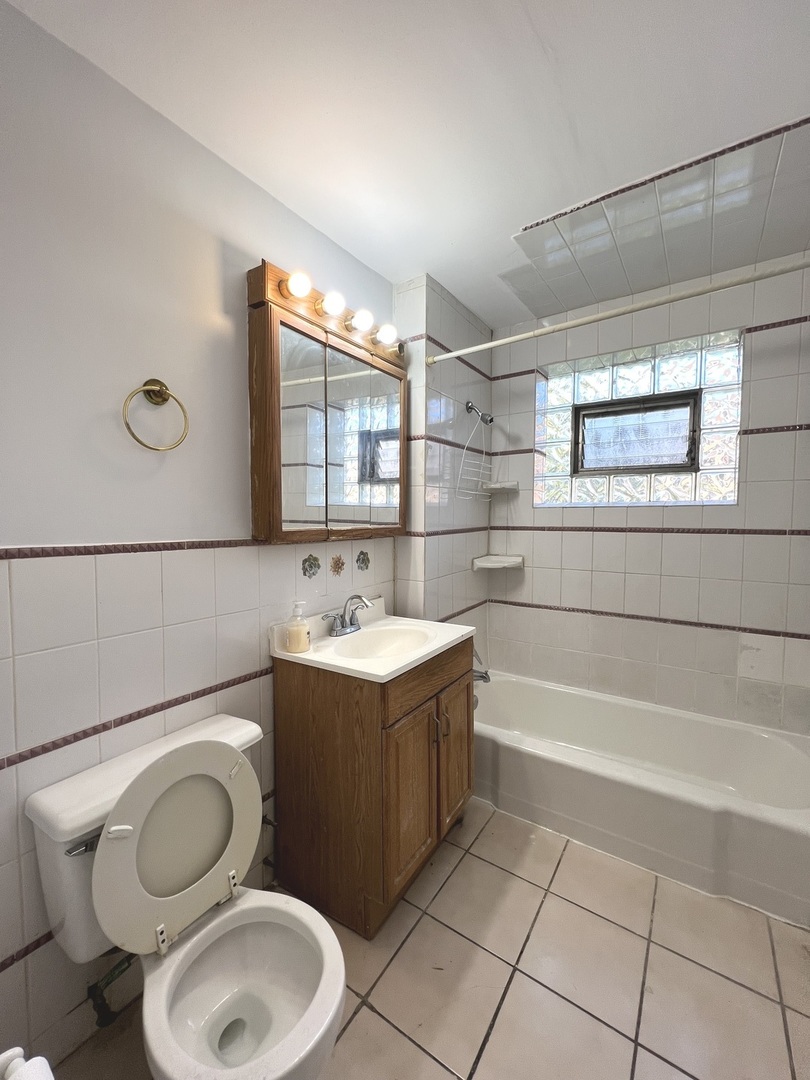 543 GENEVA Avenue #104A, Bellwood, IL 60104