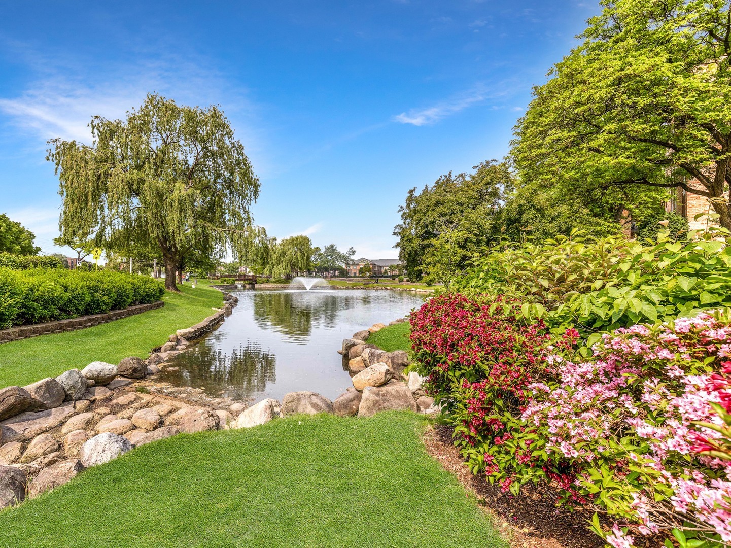 500 W Huntington Commons Road #150, Mount Prospect, IL 60056