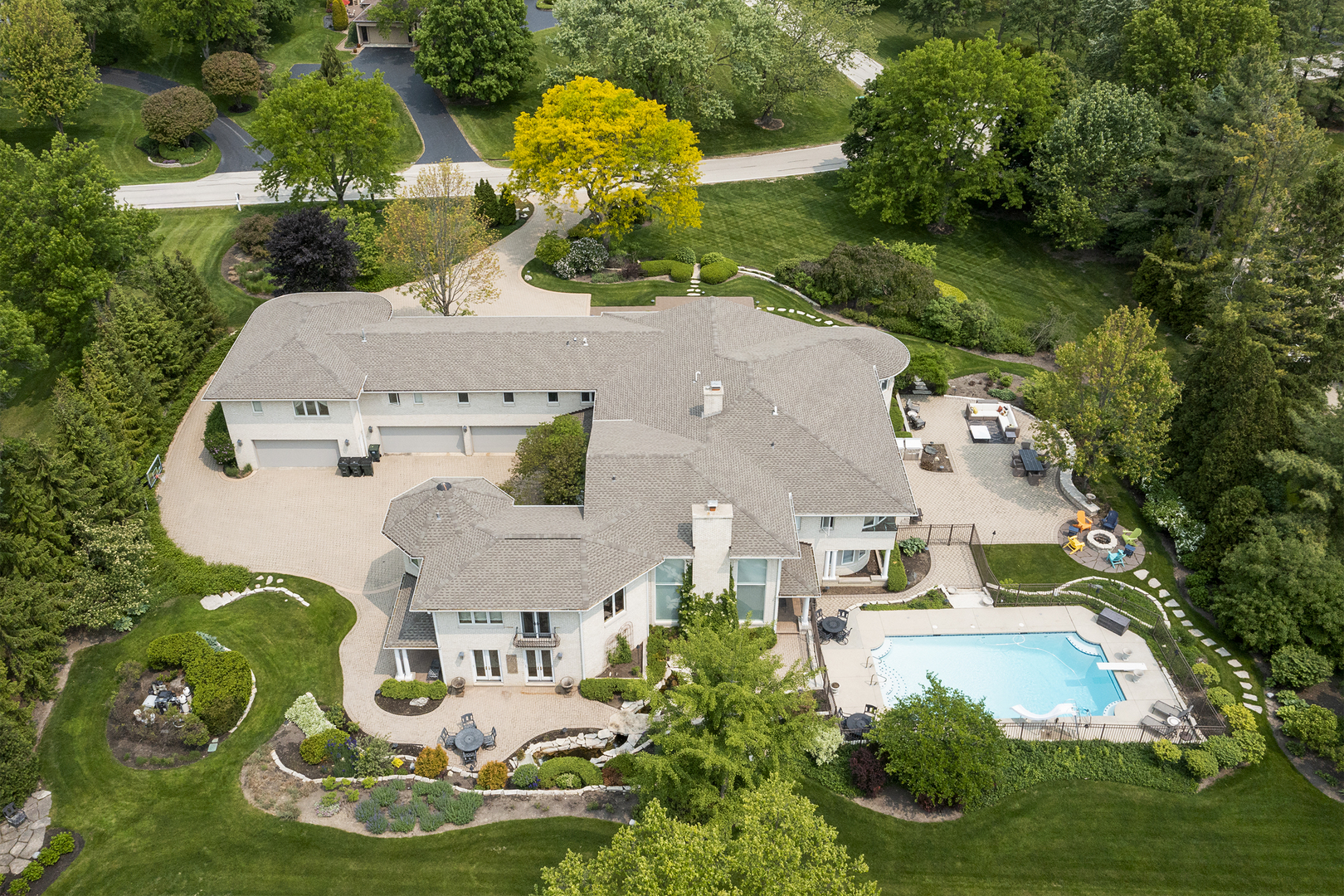1877 Banbury Road, Inverness, IL 60067