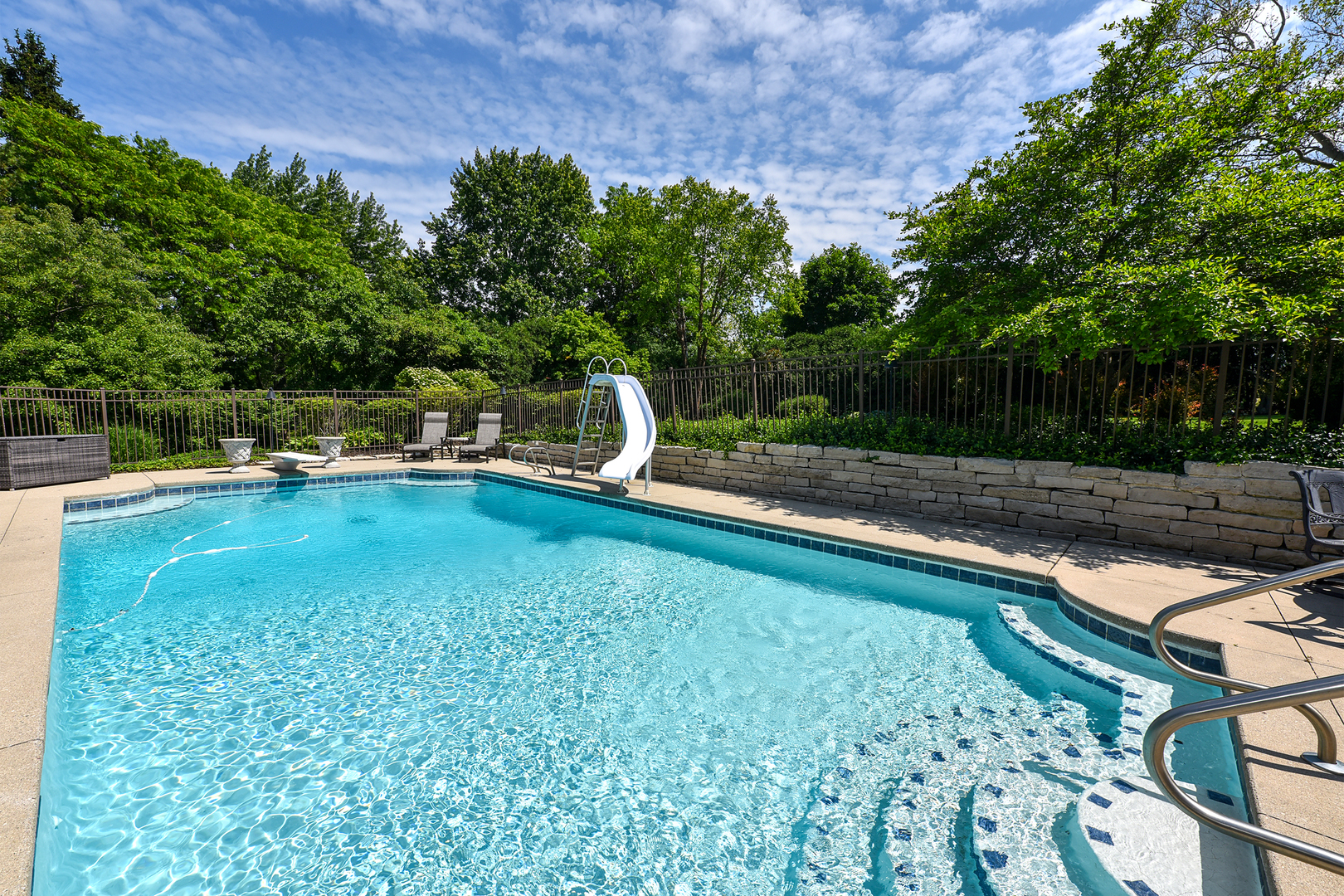 1877 Banbury Road, Inverness, IL 60067