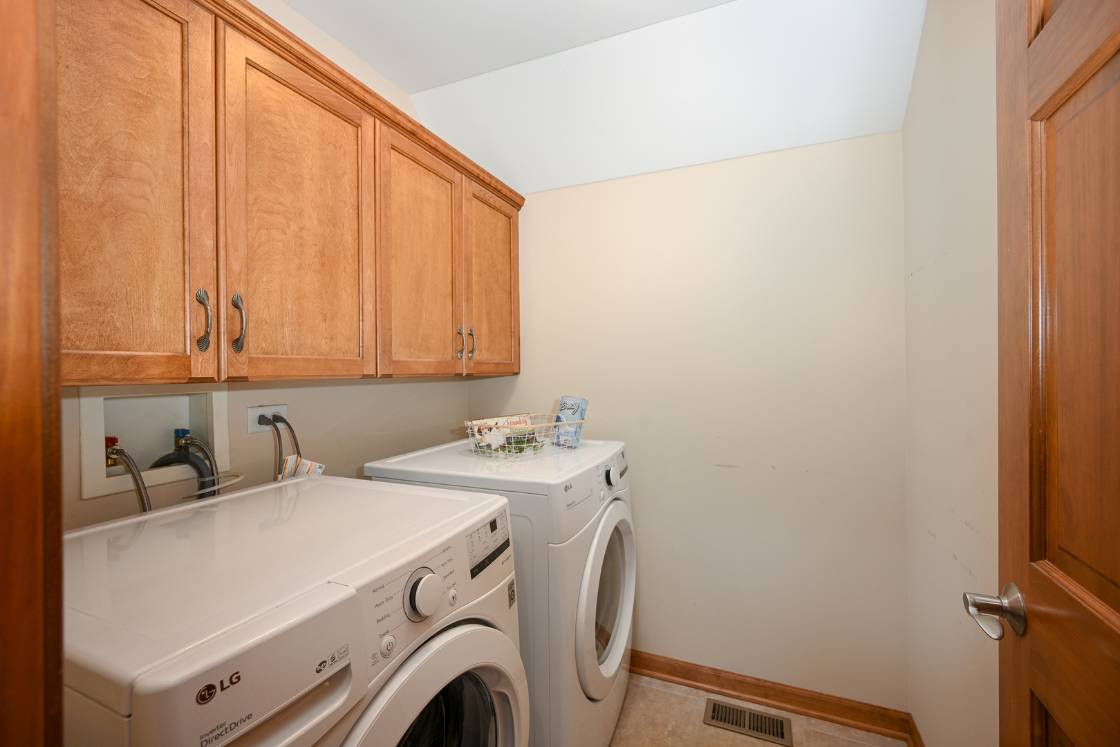 29W505 Cerny Circle, Warrenville, IL 60555