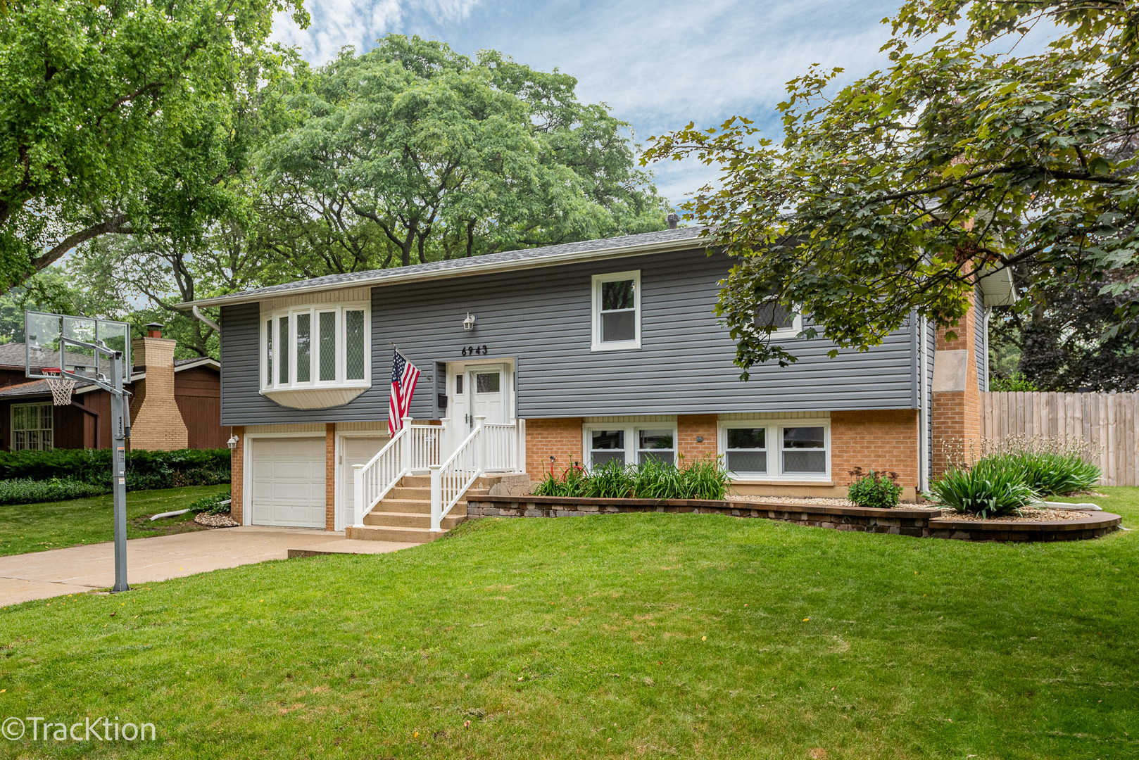 6943 Parkview Drive, Downers Grove, IL 60516