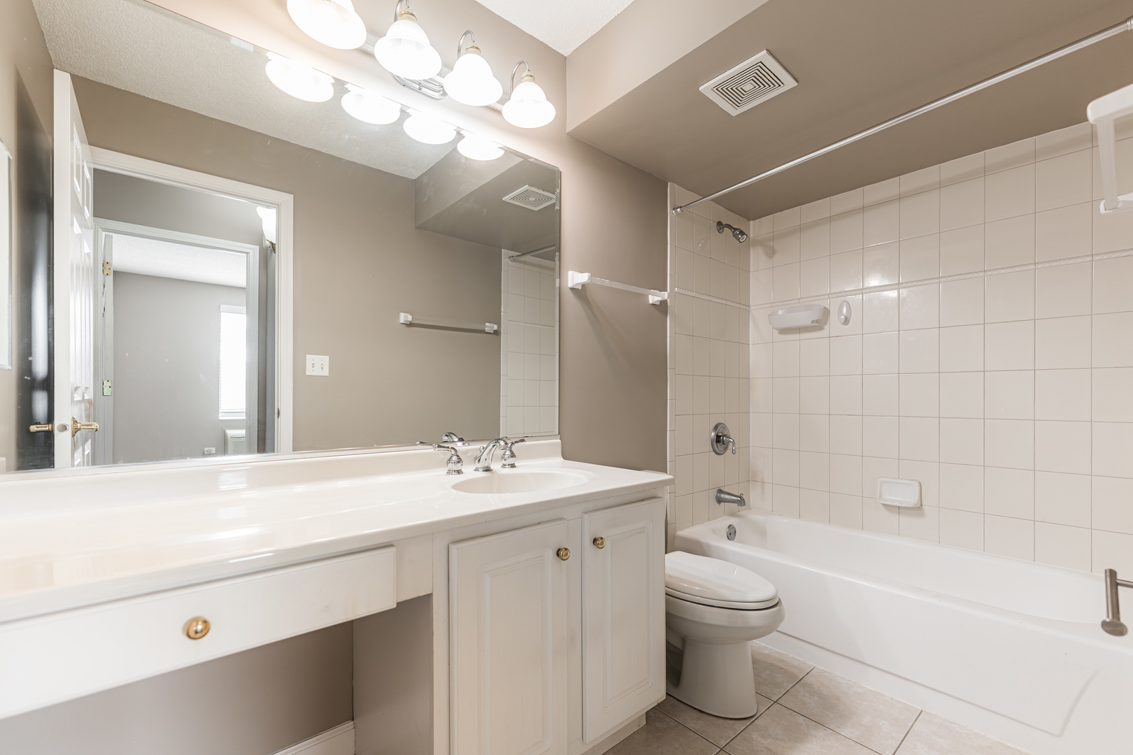 470 Fawell Boulevard #211, Glen Ellyn, IL 60137