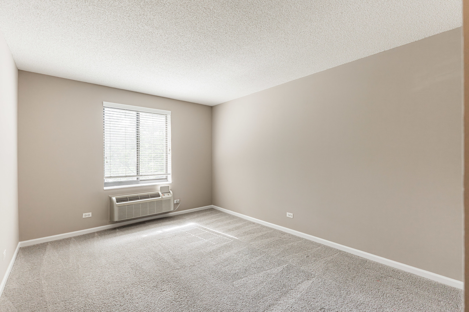 470 Fawell Boulevard #211, Glen Ellyn, IL 60137