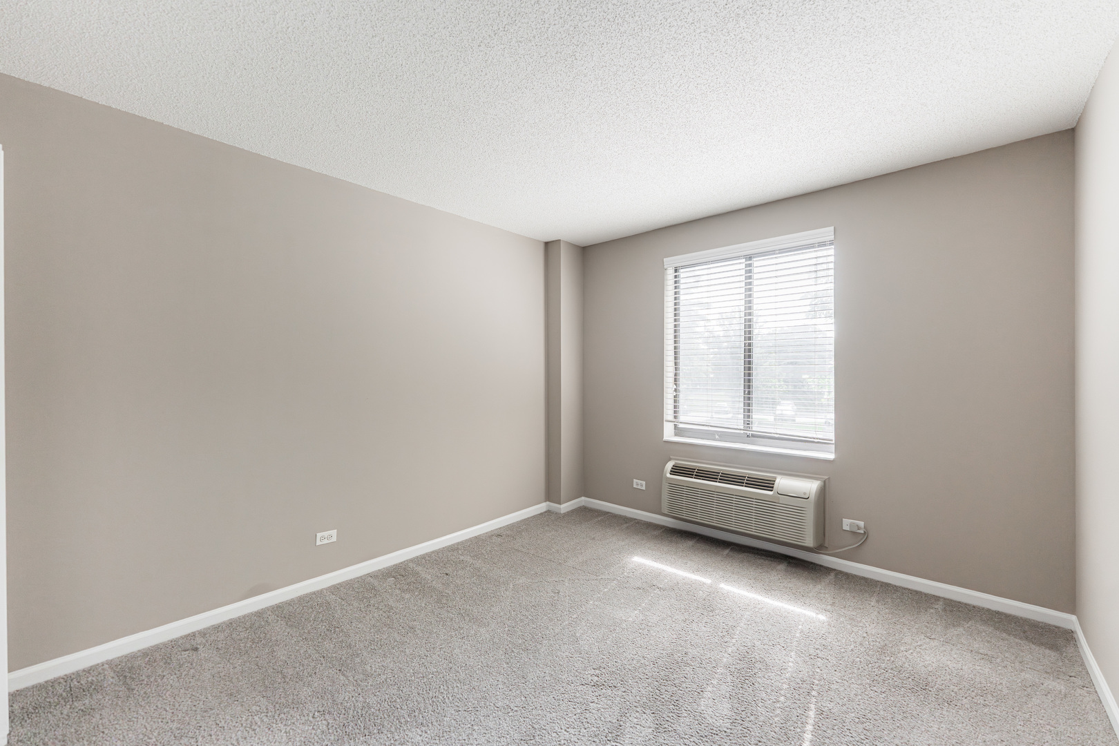470 Fawell Boulevard #211, Glen Ellyn, IL 60137
