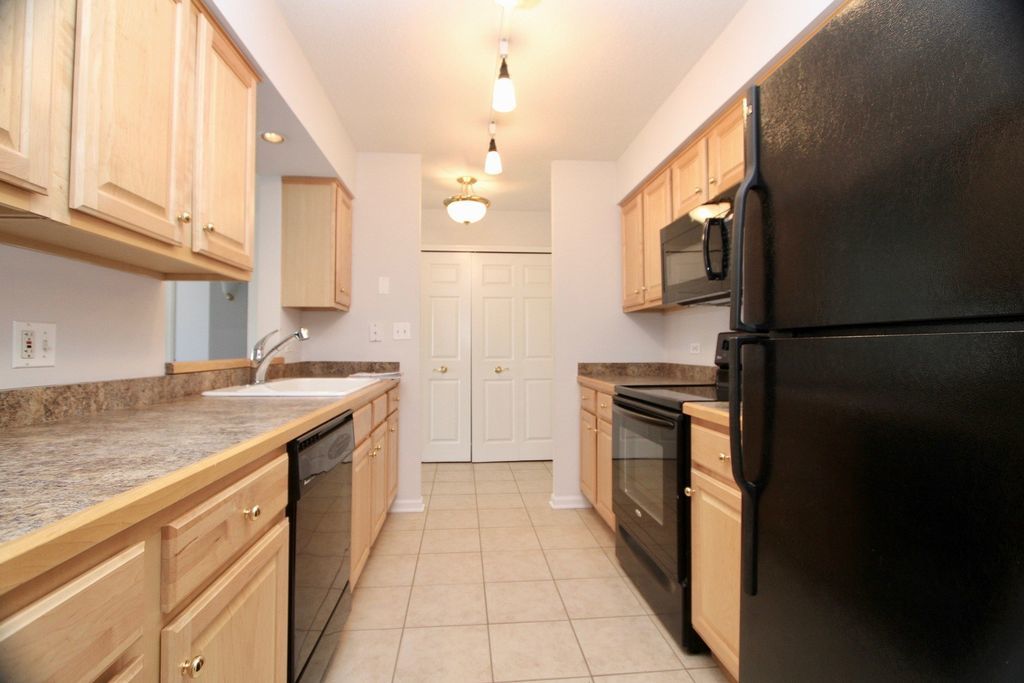 470 Fawell Boulevard #211, Glen Ellyn, IL 60137