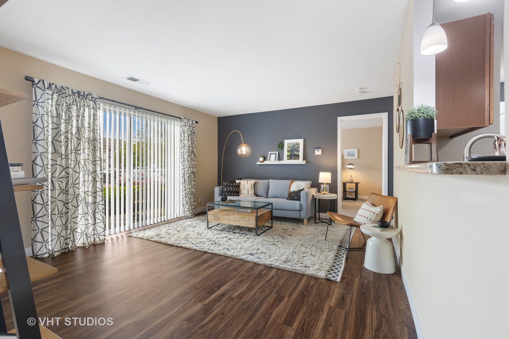 46 Sterling Circle #103, Wheaton, IL 60189