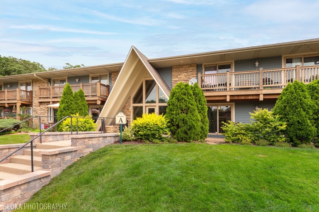 300 Opatrny Drive #101, Fox River Grove, IL 60021