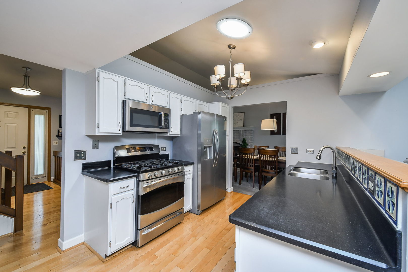 27W108 Walnut Drive, Winfield, IL 60190