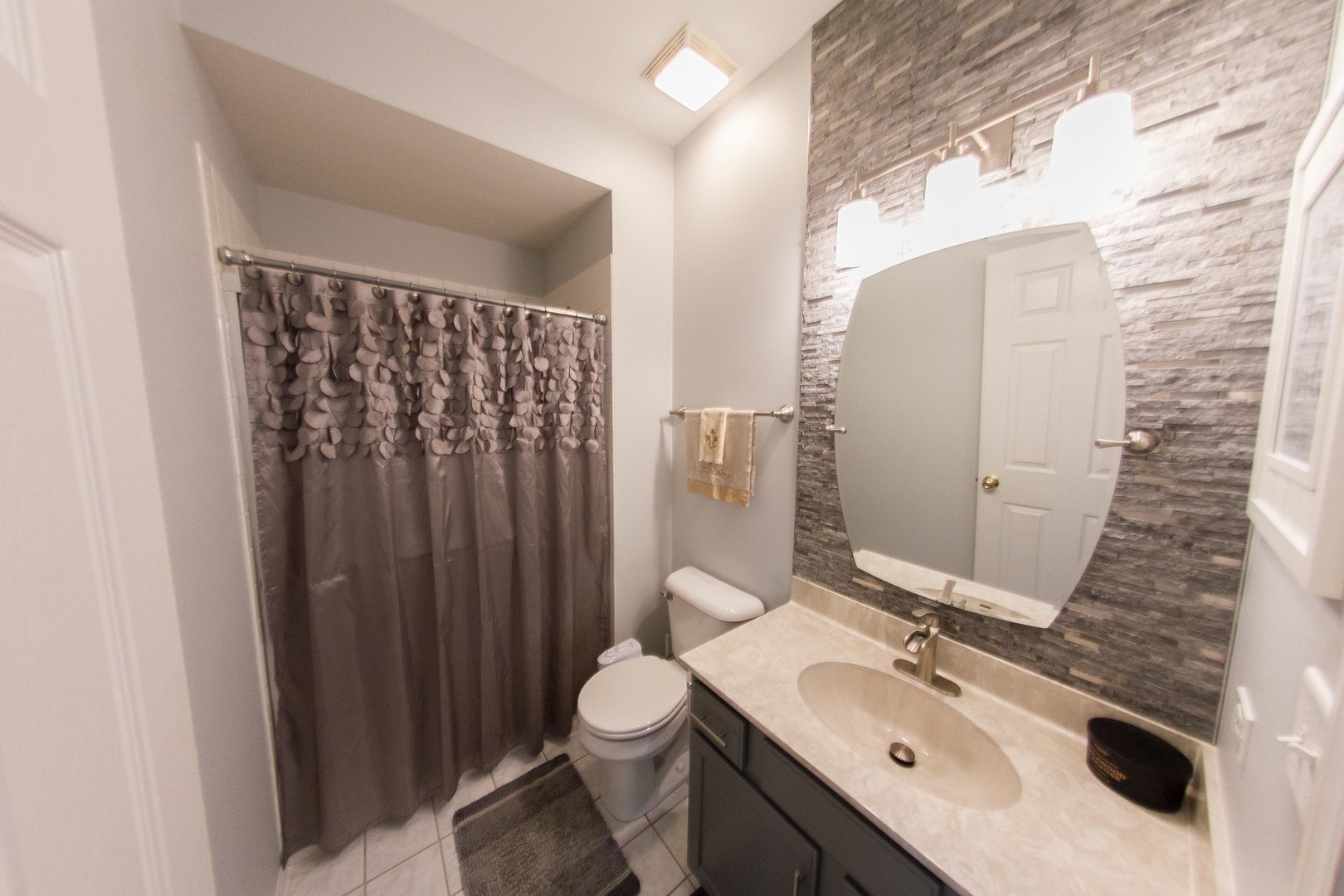 1034 Idaho Street, Carol Stream, IL 60188