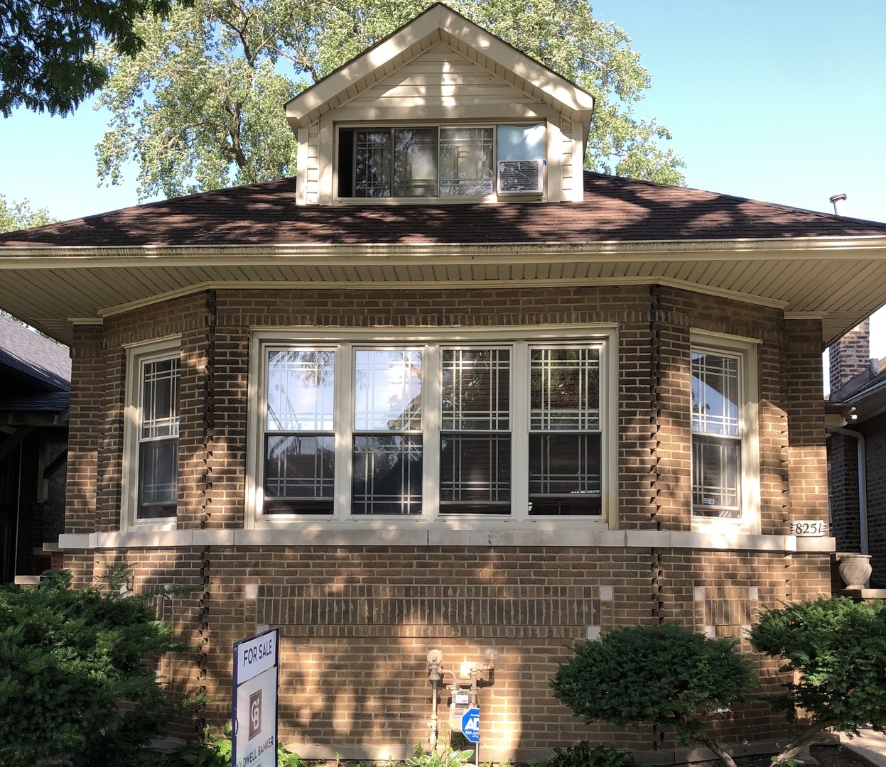 8251 S Kenwood Avenue, Chicago, IL 60619