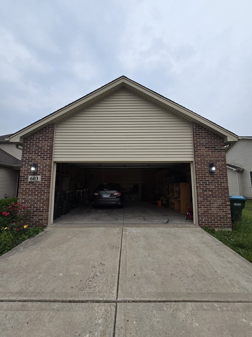 603 CIRCLE Drive, Coal City, IL 60416