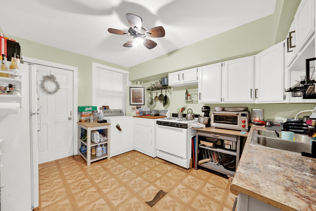 1150 W Belmont Avenue, Chicago, IL 60657