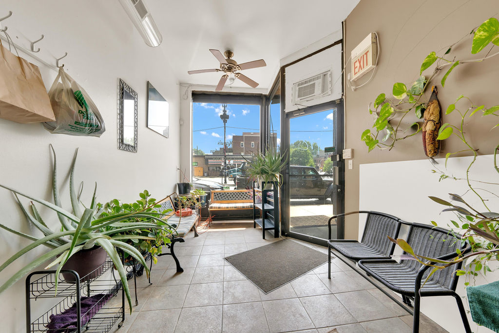 1150 W Belmont Avenue, Chicago, IL 60657