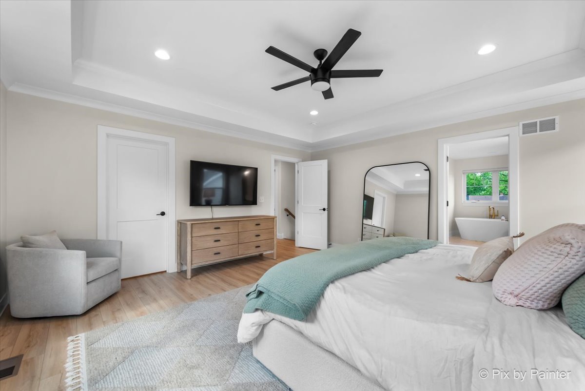 1N022 Richard Avenue, Wheaton, IL 60187