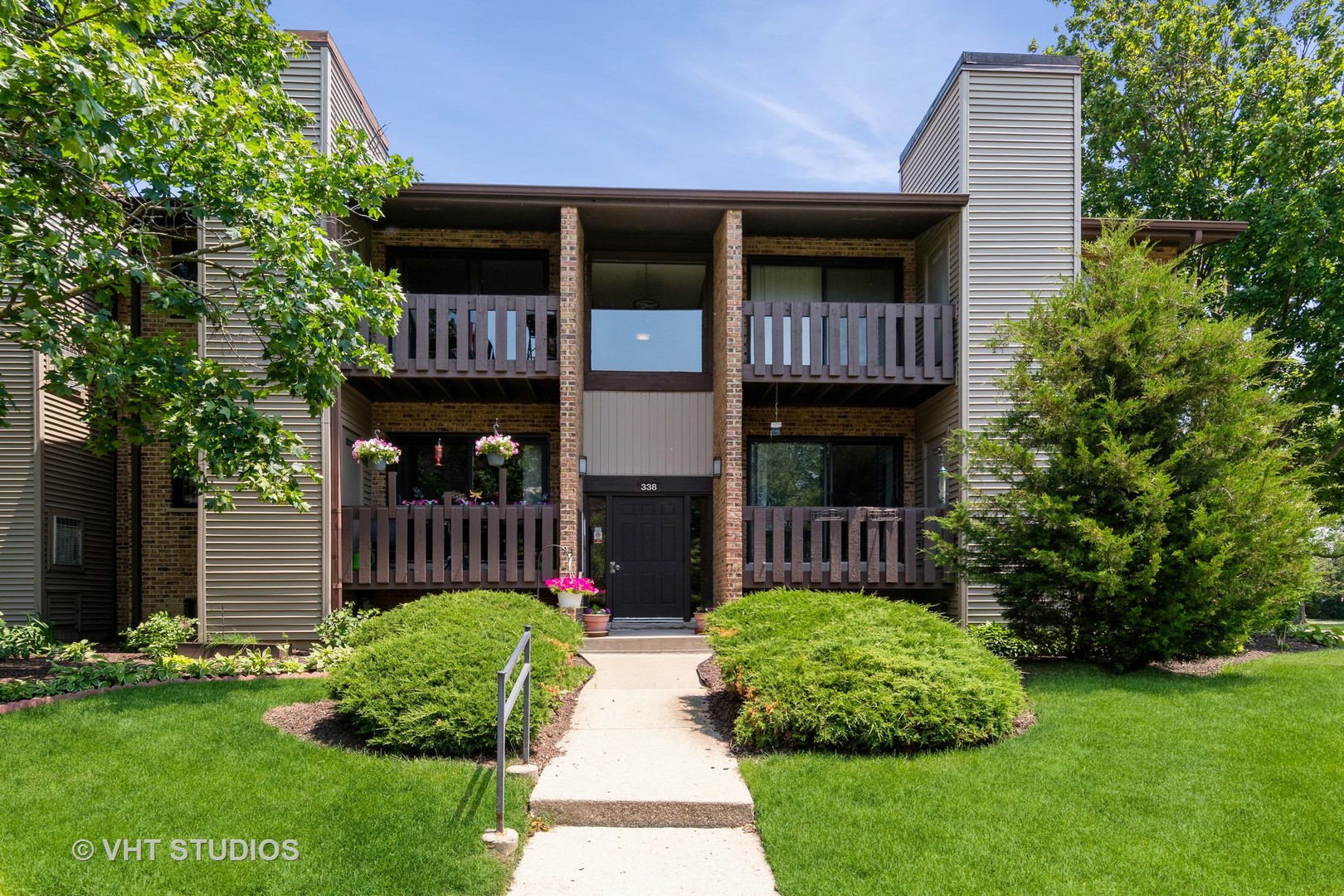 338 Sheridan Drive #1F, Willowbrook, IL 60527