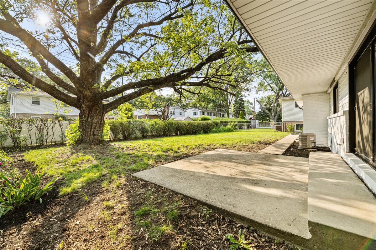 114 S Waverly Place, Mount Prospect, IL 60056