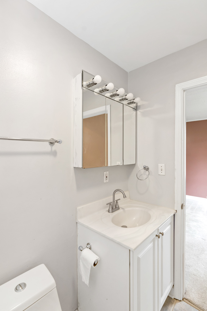 940 BEAU Drive #202, Des Plaines, IL 60016