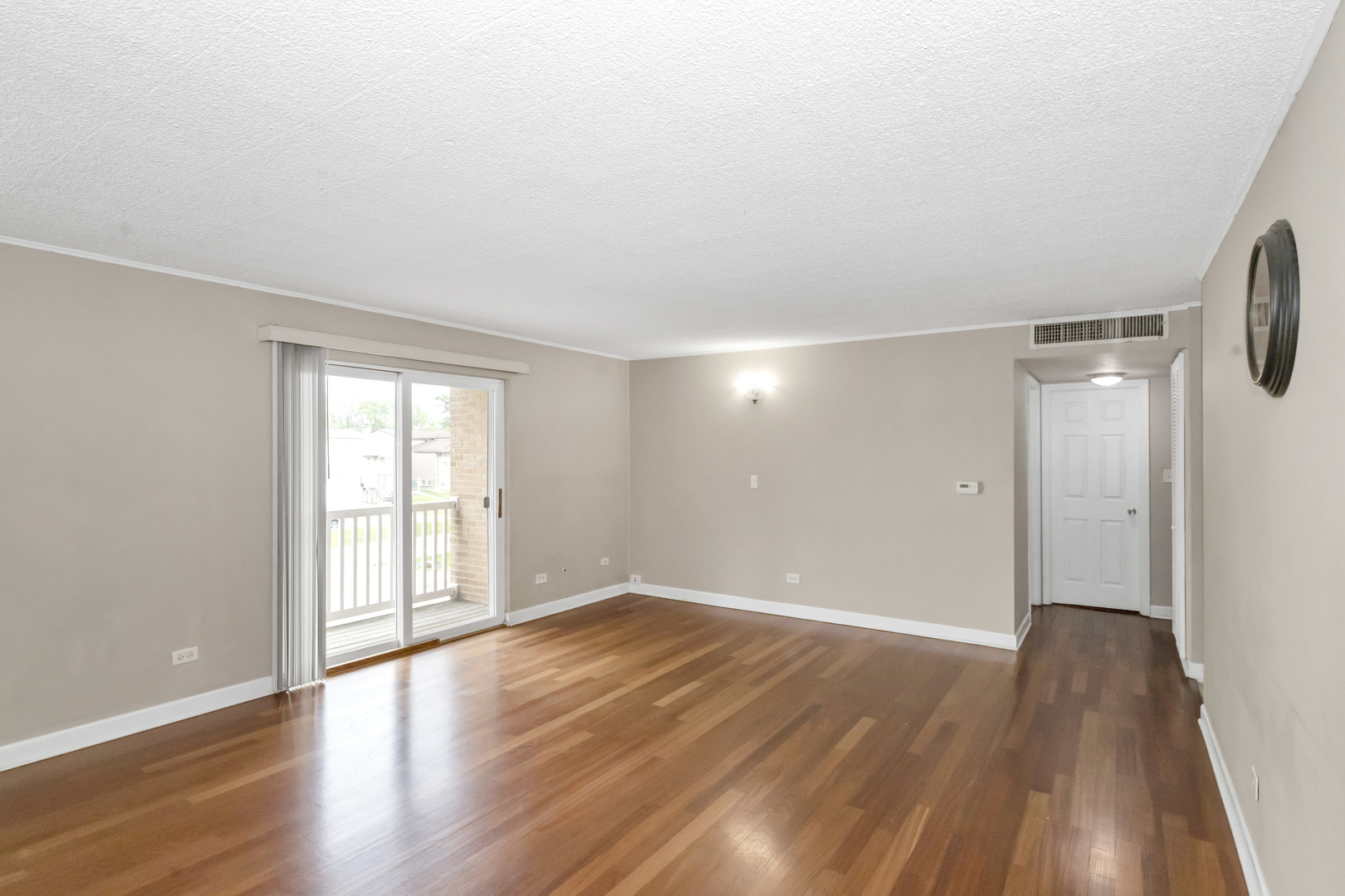 940 BEAU Drive #202, Des Plaines, IL 60016