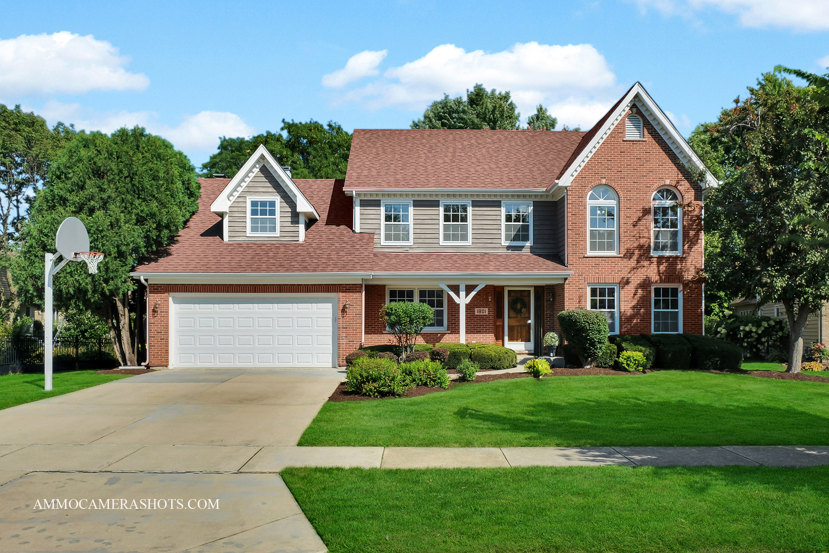 1801 Schillerstrom Court, Wheaton, IL 60189