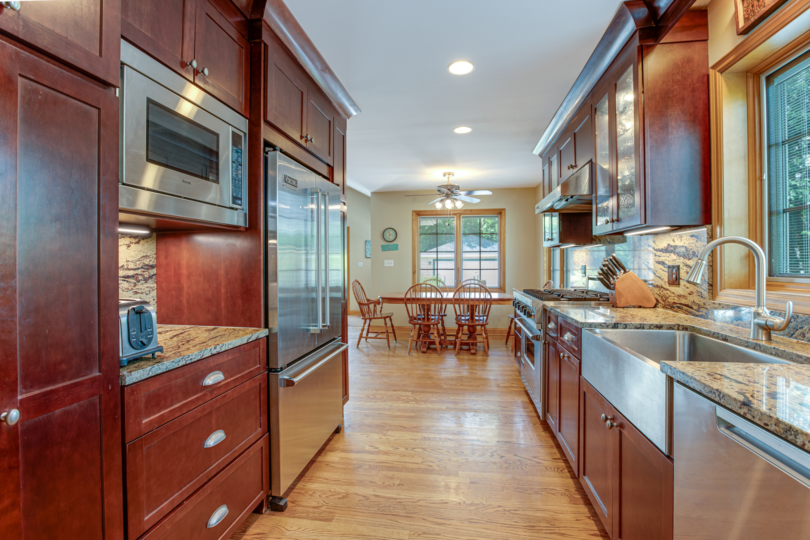 885 Glen Oak Avenue, Glen Ellyn, IL 60137