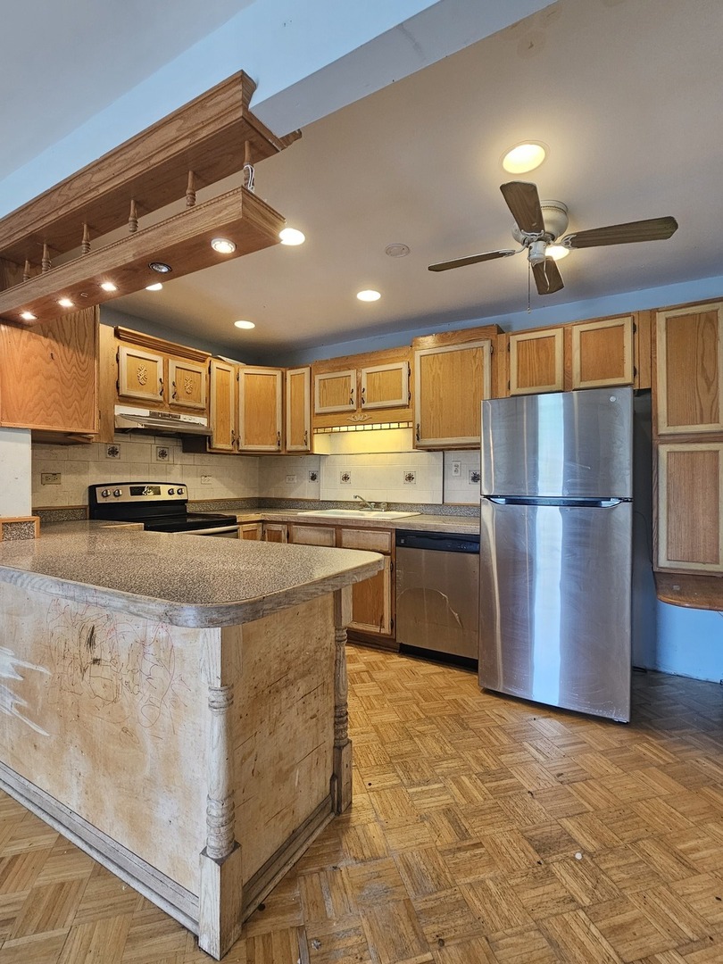 850 E Old Willow Road #207, Prospect Heights, IL 60070