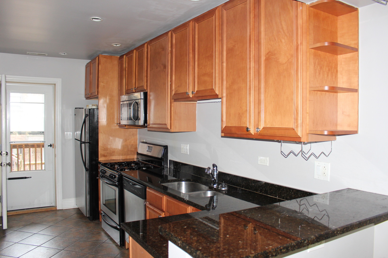 3401 W Hollywood Avenue #3W, Chicago, IL 60659
