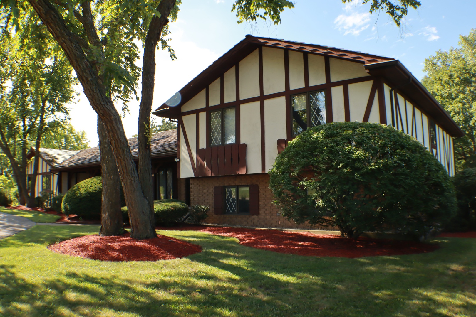 44 Kingston Drive, Oak Brook, IL 60523