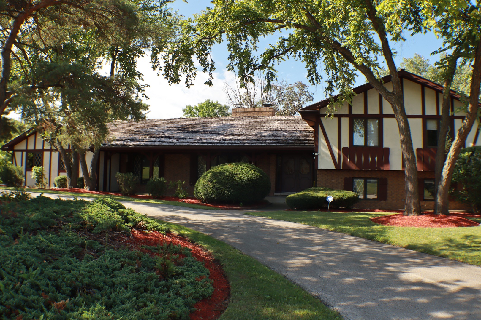 44 Kingston Drive, Oak Brook, IL 60523