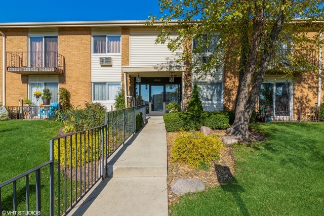8868 Kenneth Drive #2F, Des Plaines, IL 60016