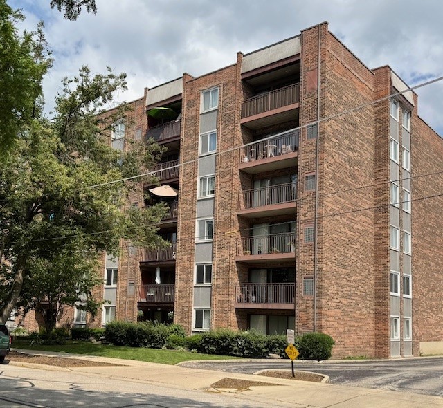 825 Pearson Street #3F, Des Plaines, IL 60016
