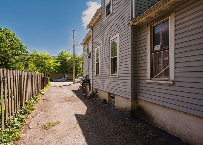 305 Richards Street, Joliet, IL 60433